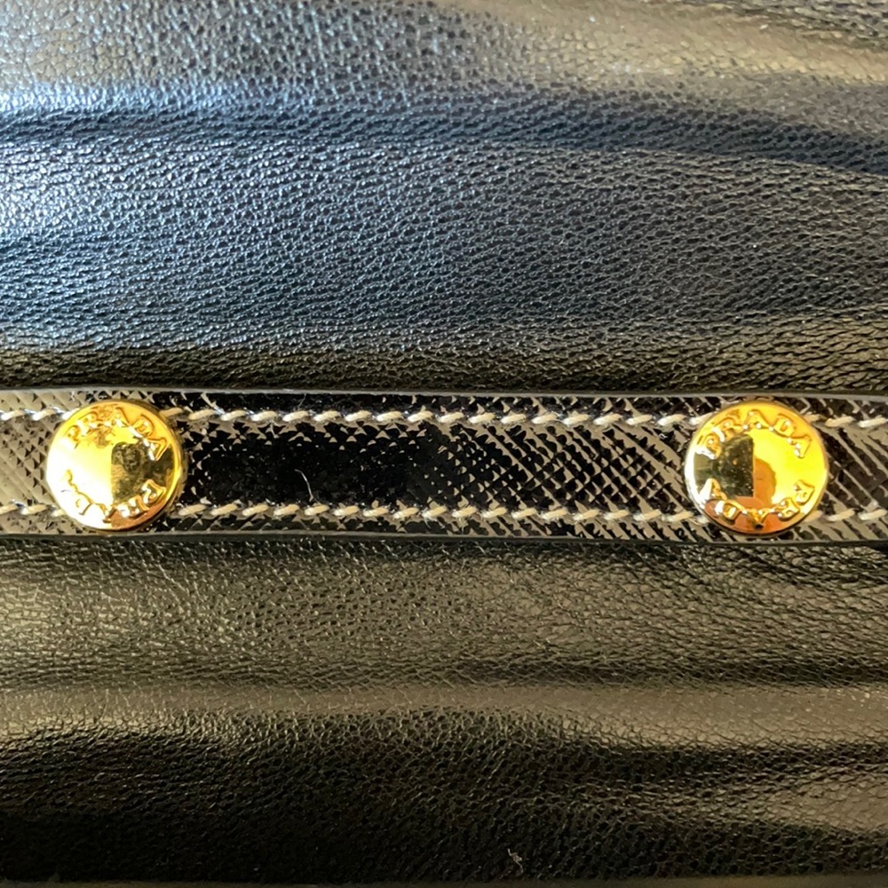 Stunning mini Prada leather cross body bag - Picture 10 of 12